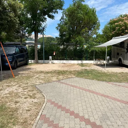 مكان تخييم Camp Mali Baska *